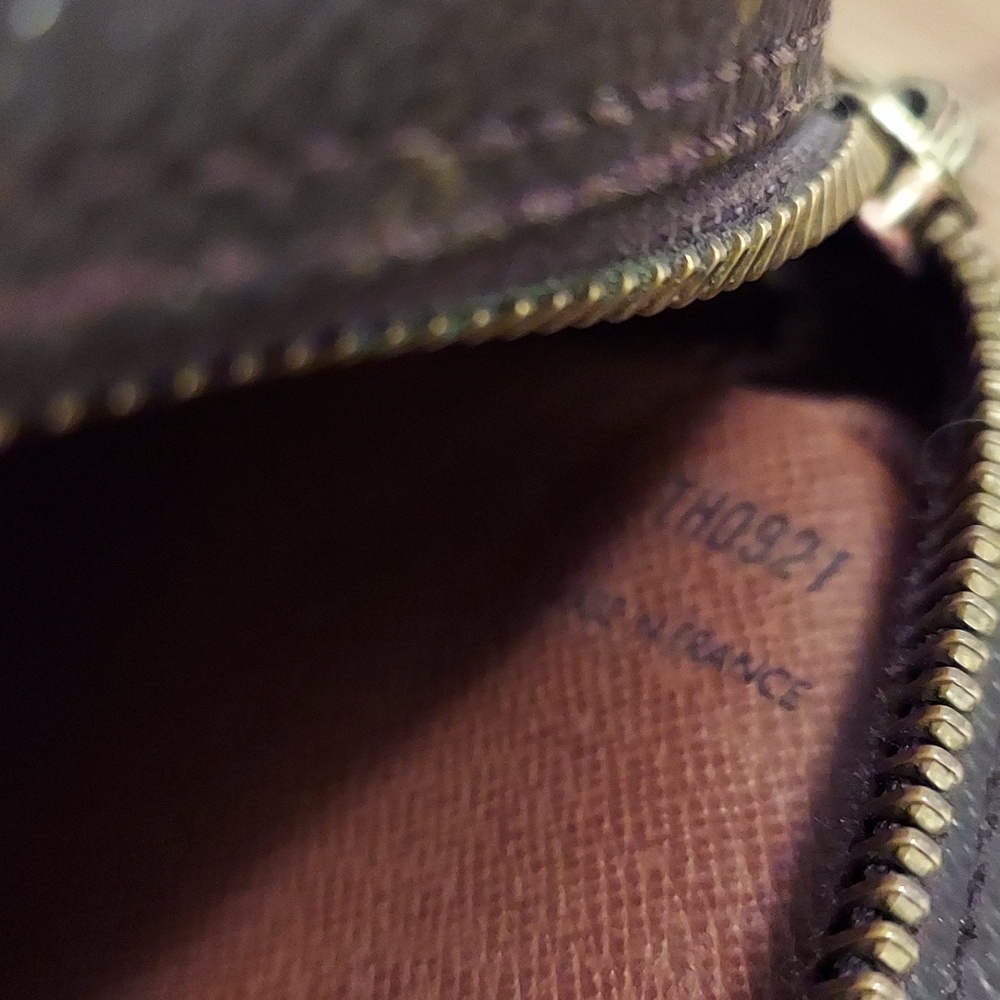 LOUIS VUITTON Mono Compiegne 23 Crossbody With Chain Strap - Picture 8 of 8